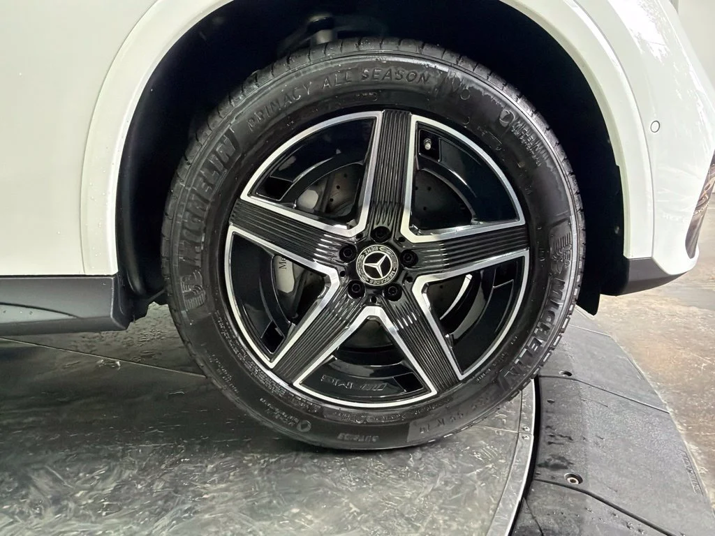 New 2027 White Mercedes-Benz GLC 300 image 9