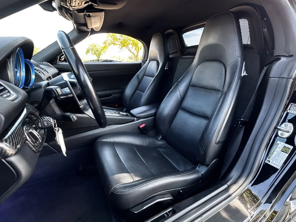 Used 2017  Porsche Base image 9