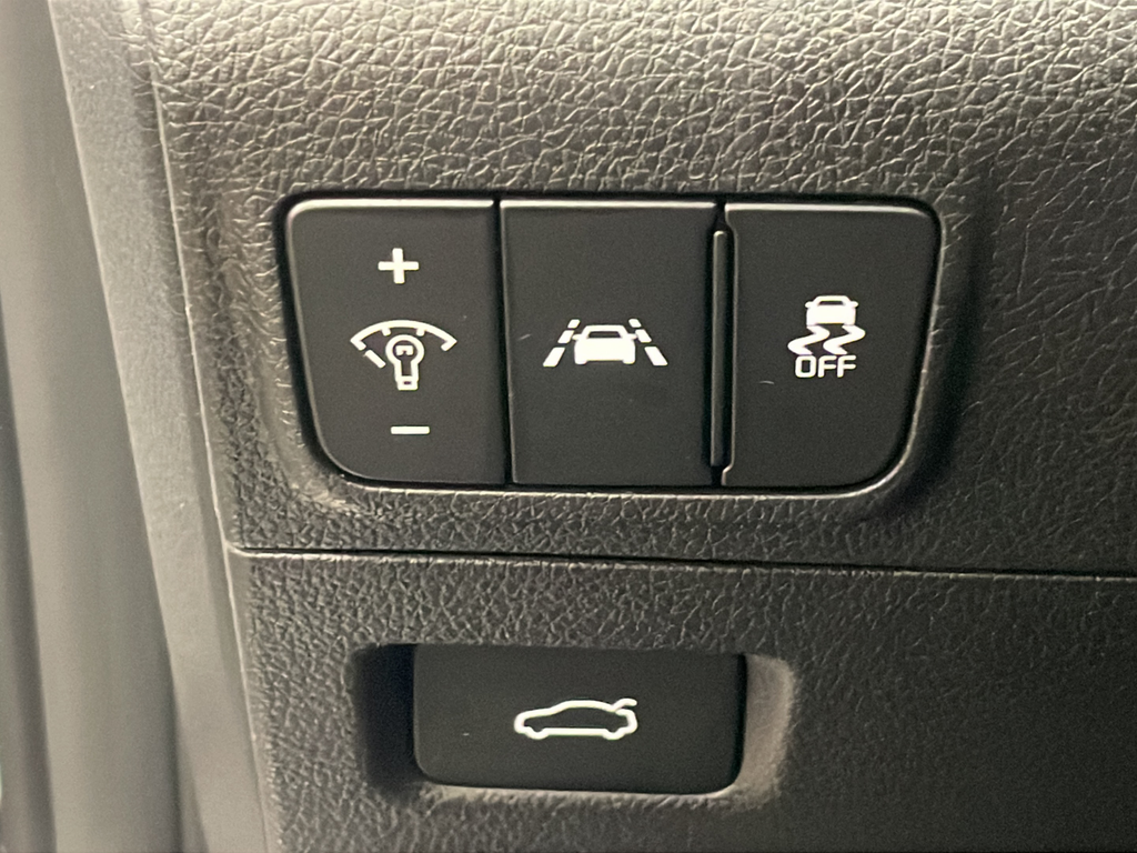 Used 2023 White Kia GT-Line image 28