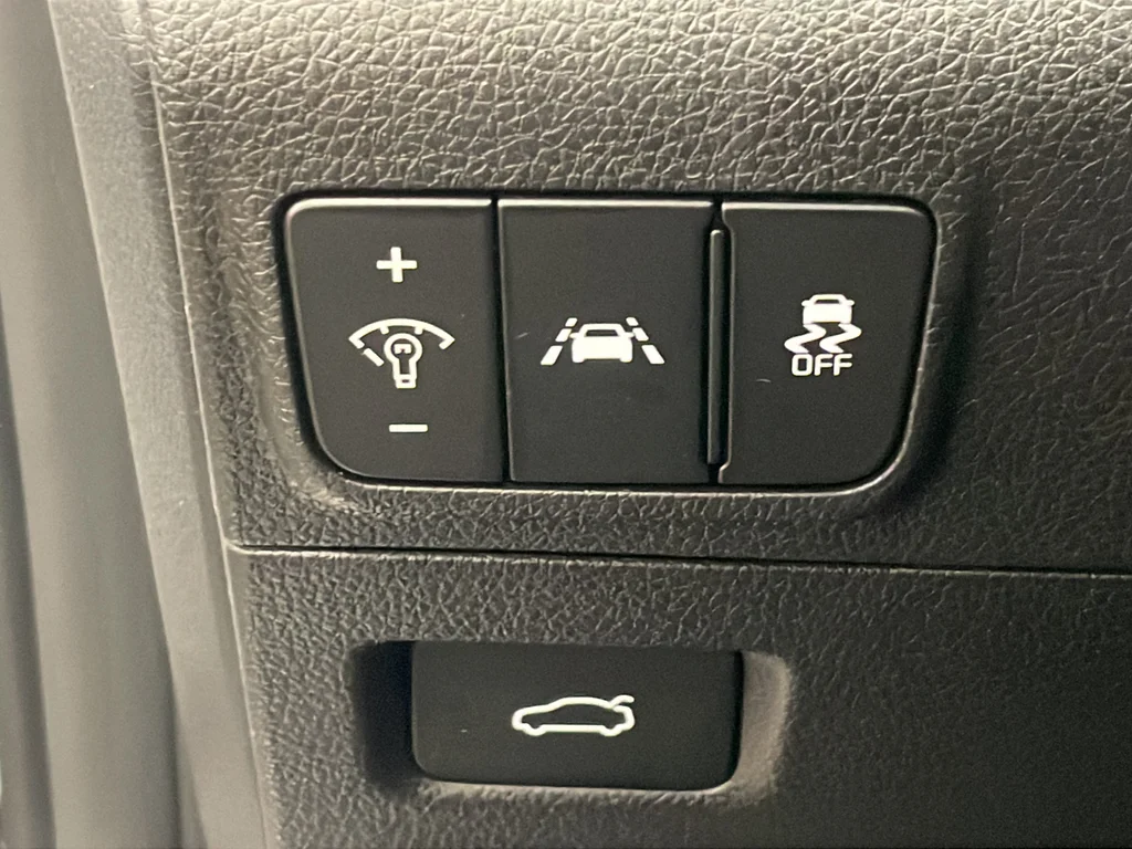 Used 2023 White Kia GT-Line image 28
