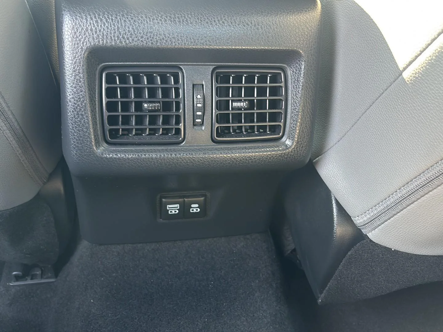 Certified Used 2025 Ice Cap Toyota SE image 30