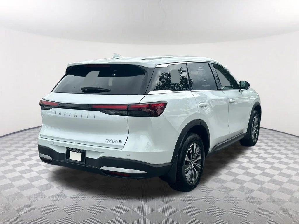 Certified Used 2026 White INFINITI PURE image 5