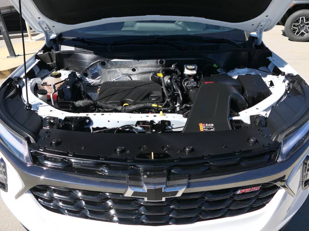 Used 2025 Summit White Chevrolet 2RS image 26