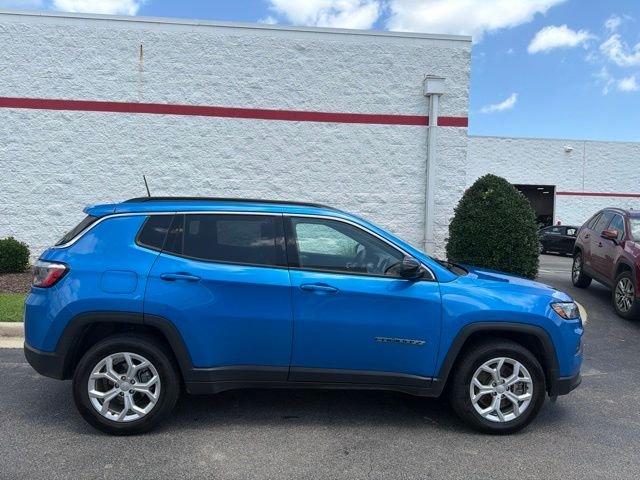 Used 2024 Blue Jeep Latitude image 10