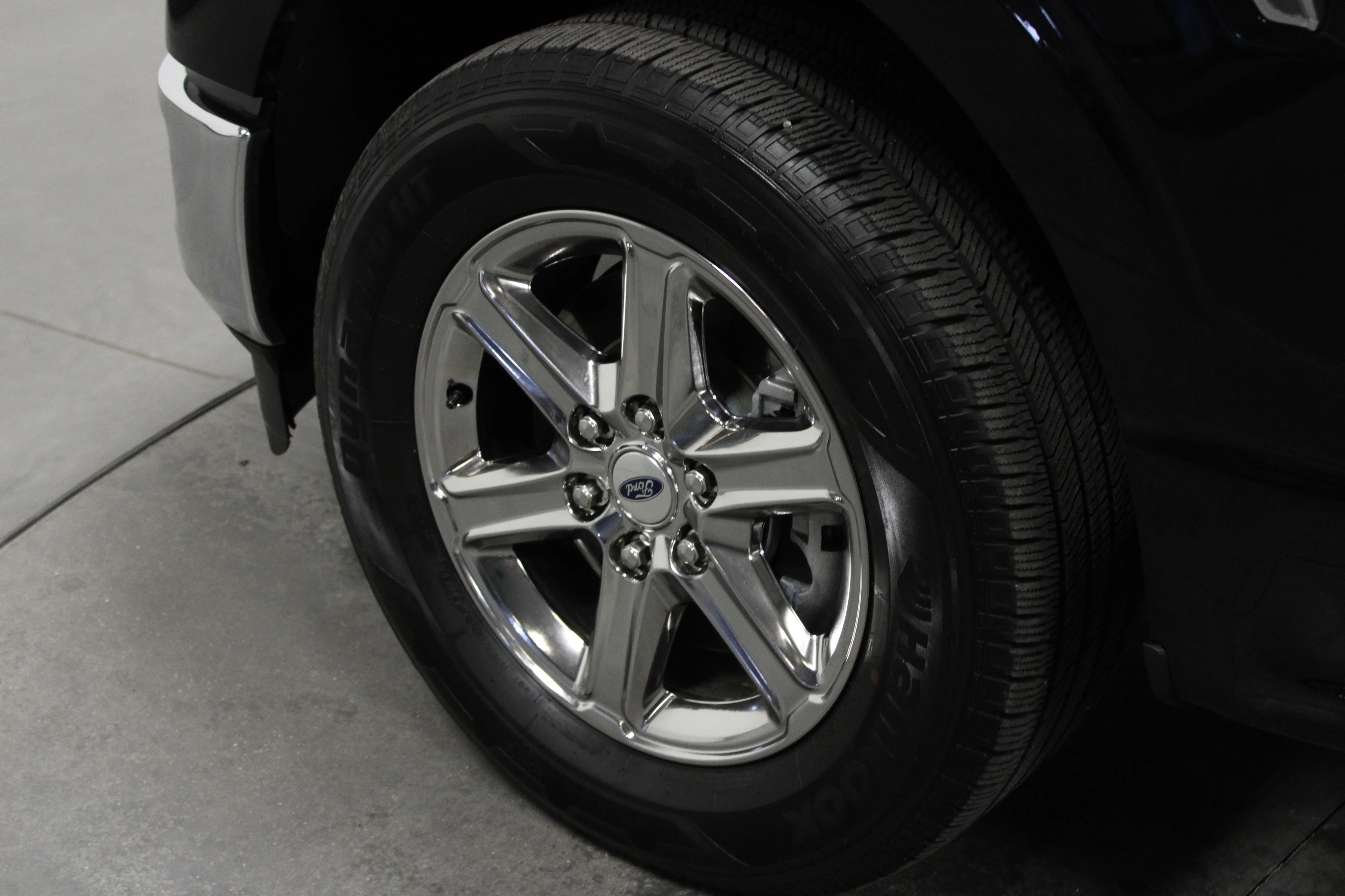 Used 2025 Black Metallic Ford XLT image 10