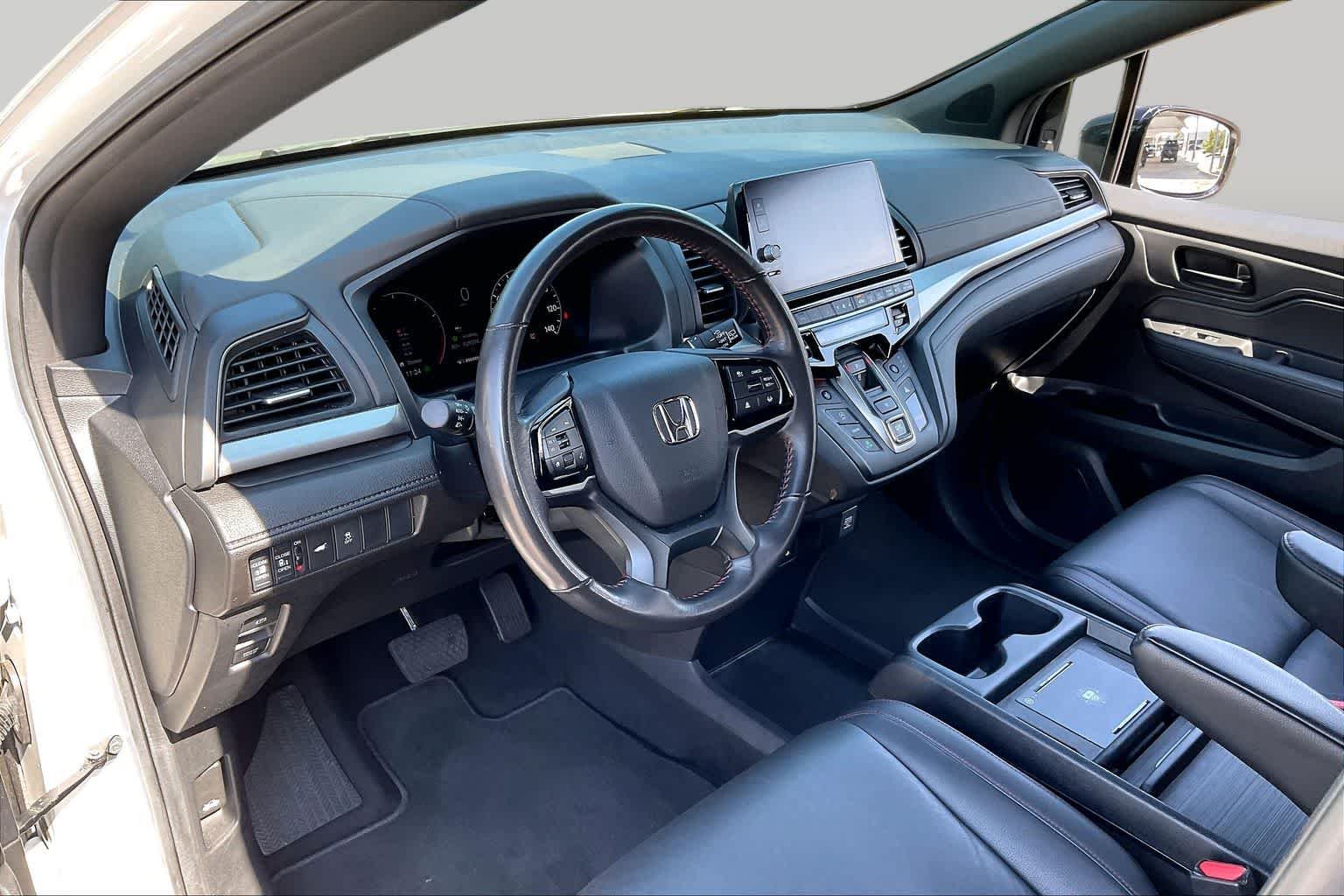 Used 2025 Platinum White Pearl Honda Sport-L image 17