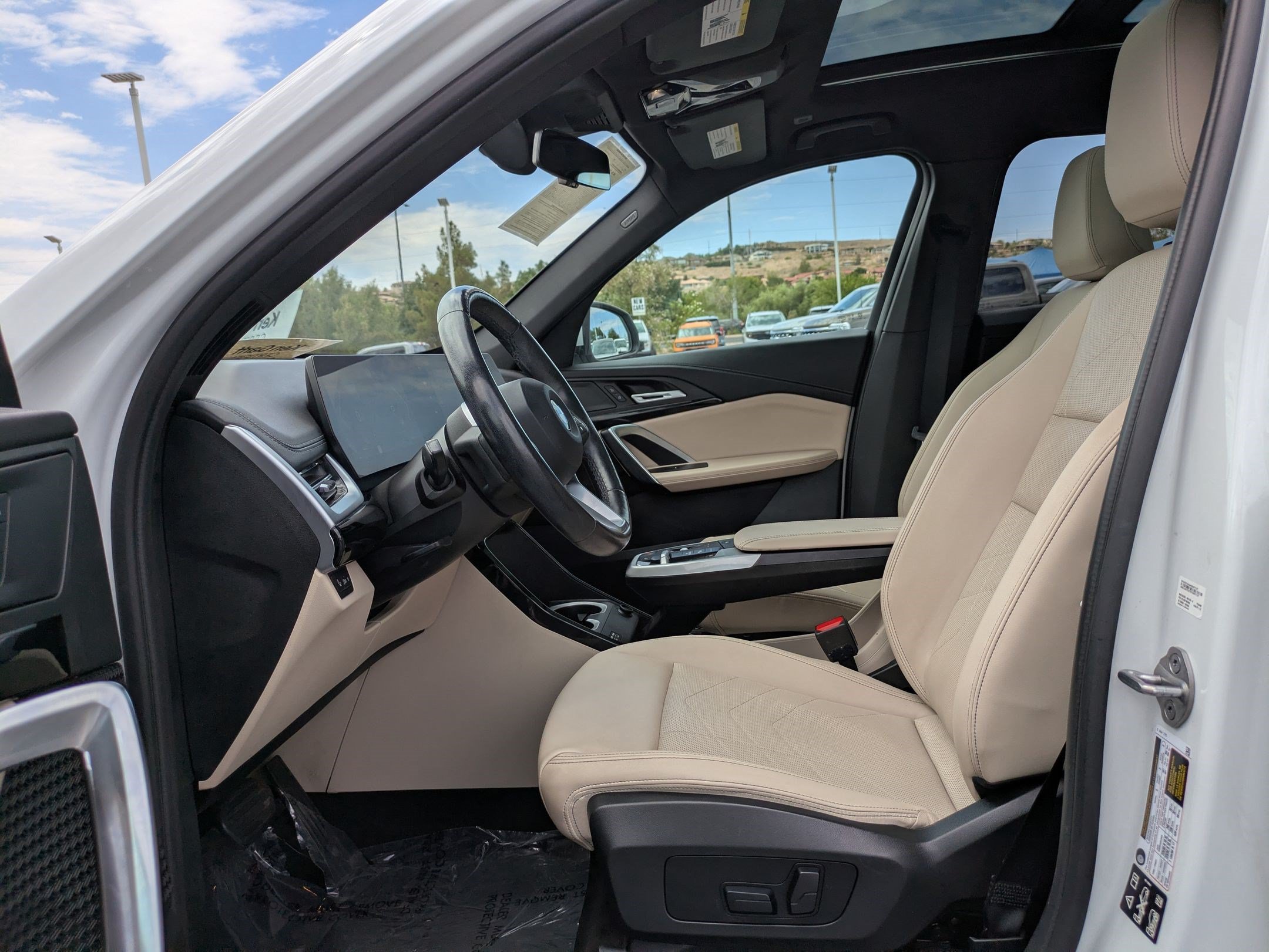 Used 2024 Mineral White Metallic BMW xDrive28i image 14