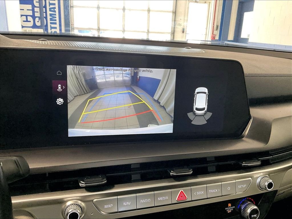 Used 2023 White Kia S image 19