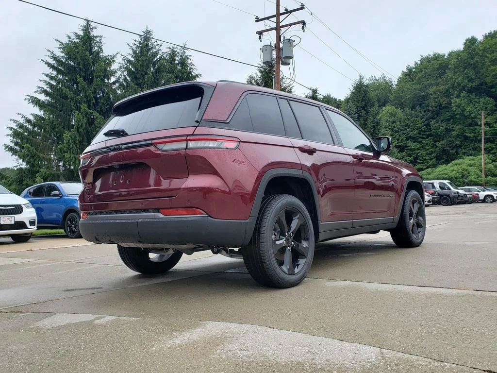 New 2026 Velvet Red Pearl-Coat Exterior Paint Jeep Limited image 3