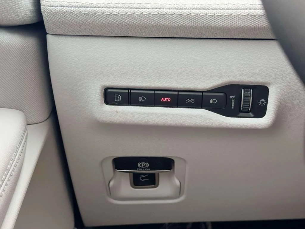 New 2026 White Jeep Laredo image 18