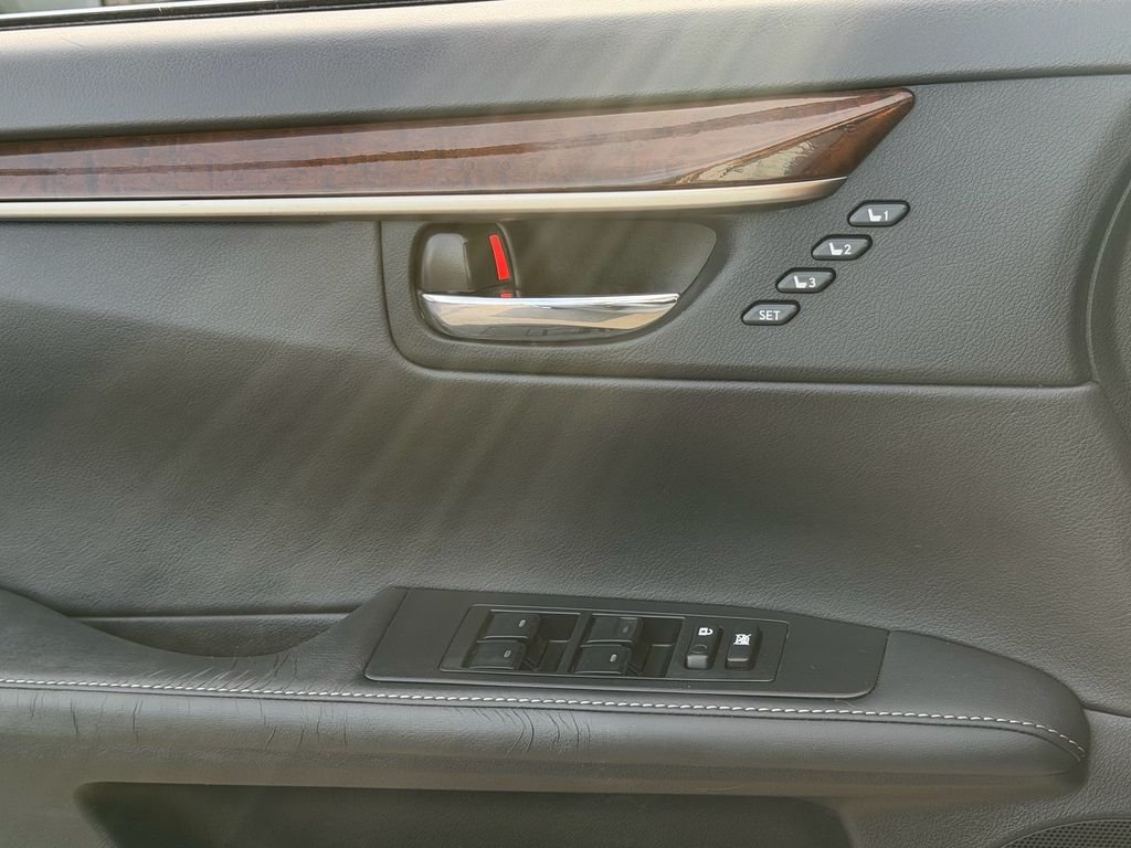 Used 2015 Silver Lexus 350 image 27