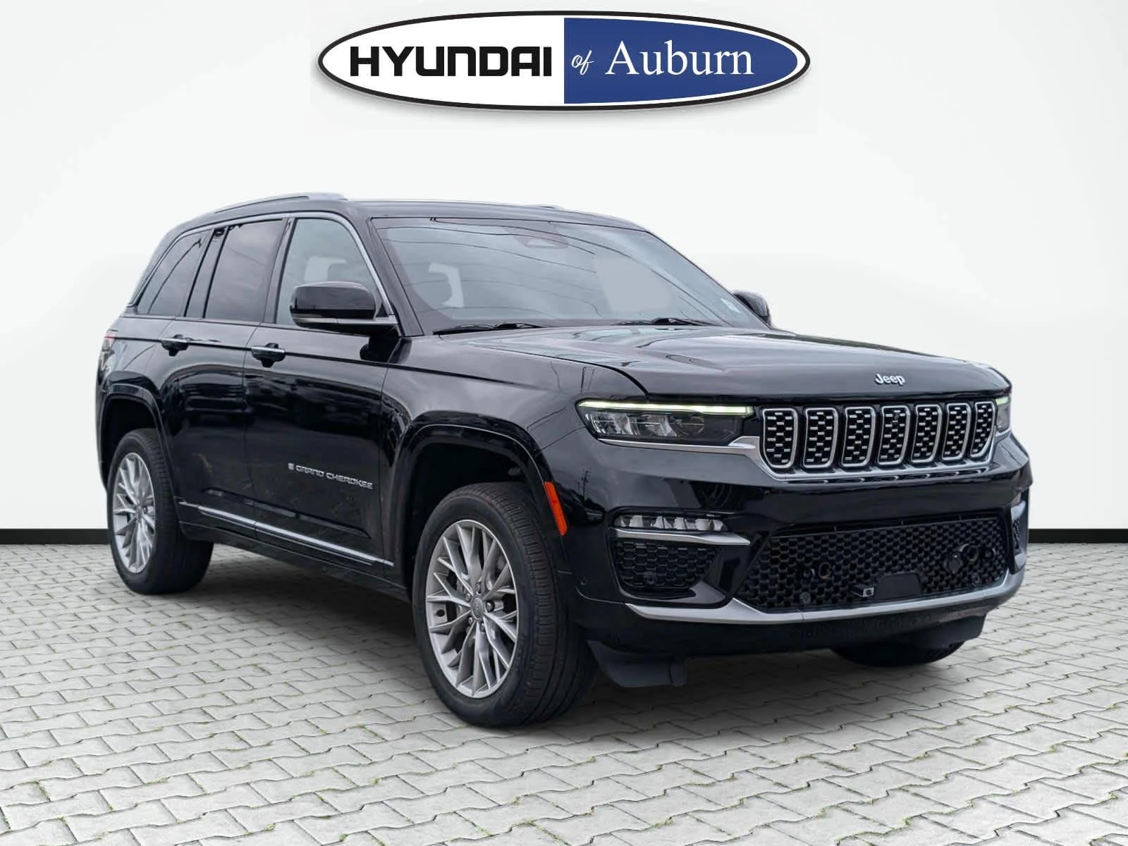 2023 Jeep Grand Cherokee Summit 4x4's photo