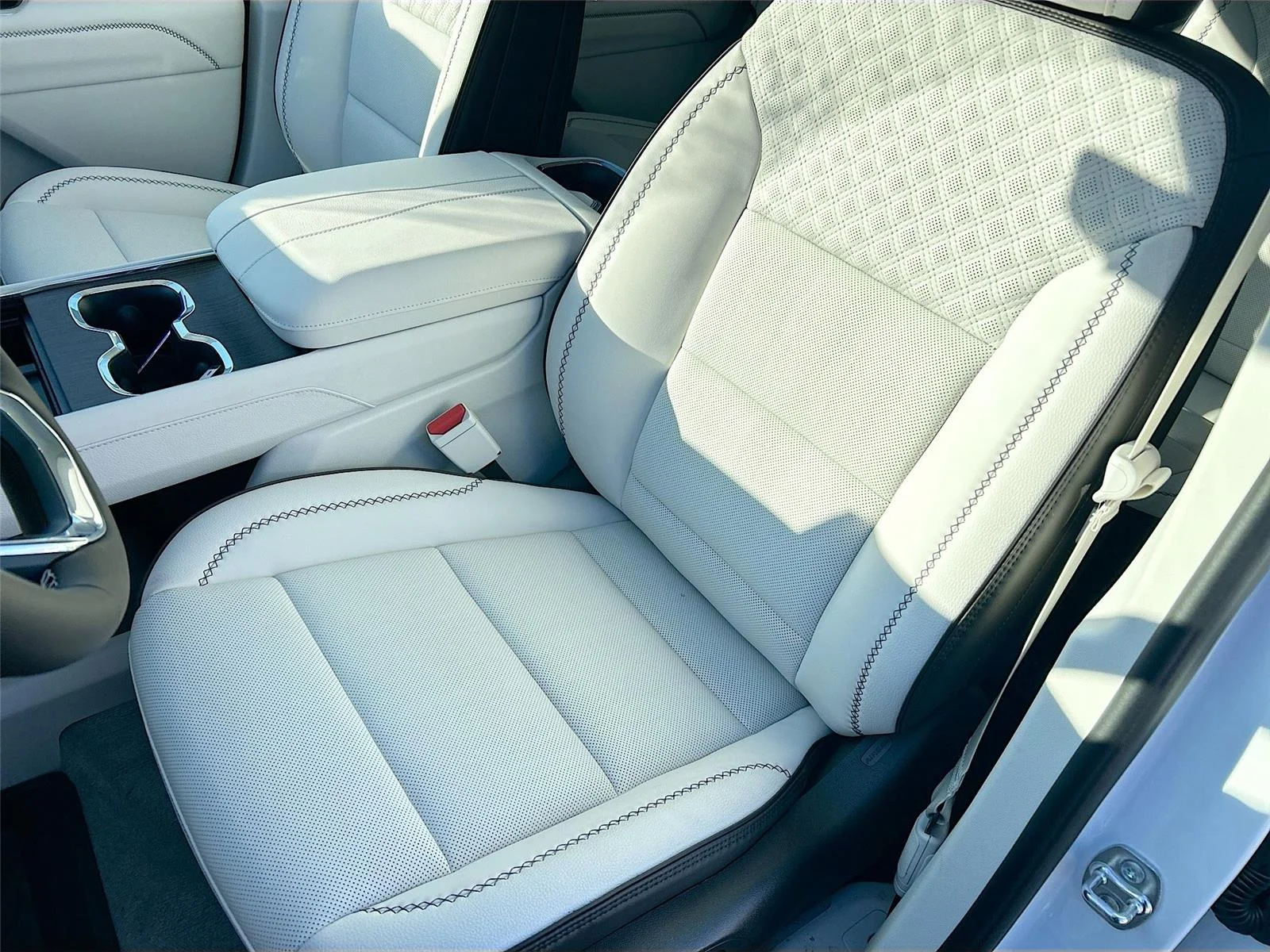 2026 GMC Acadia Denali - Photo 20