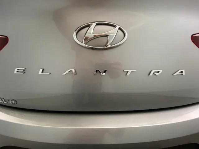 Used 2020 Silver Hyundai SE image 25