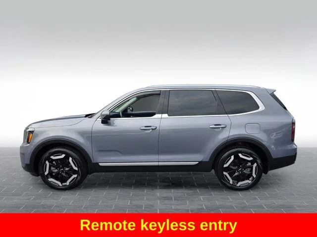 Used 2025 Everlasting Silver Kia EX image 5