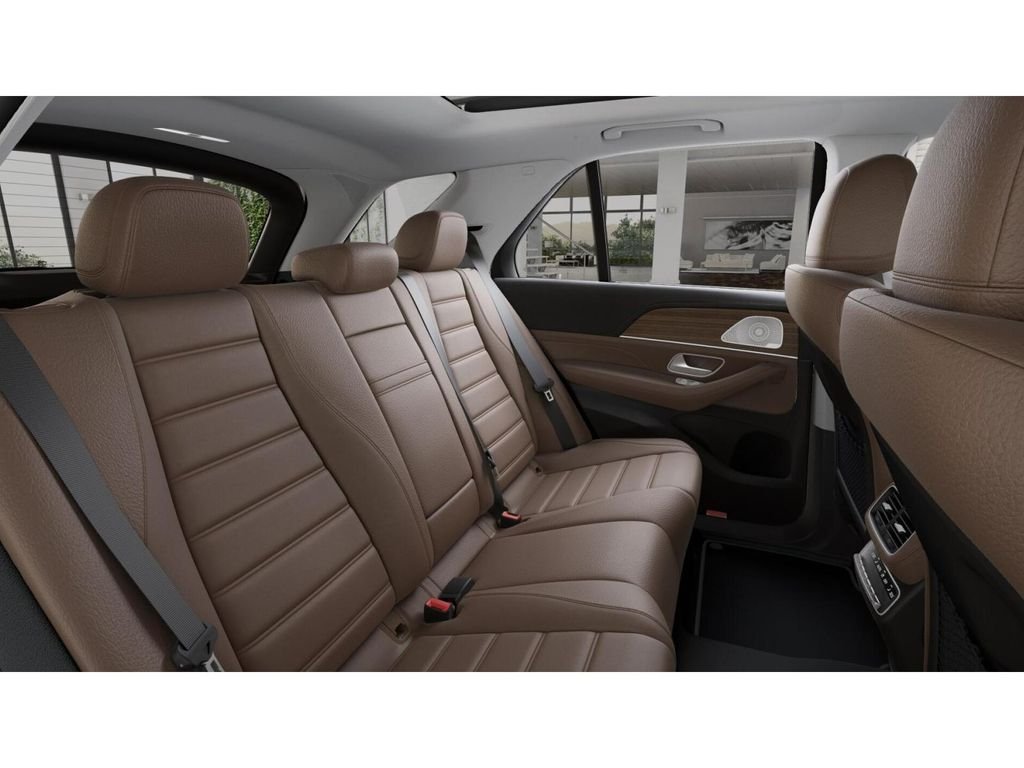 New 2026 MANUFAKTUR Moonlight White Metallic Mercedes-Benz GLE 450 image 5