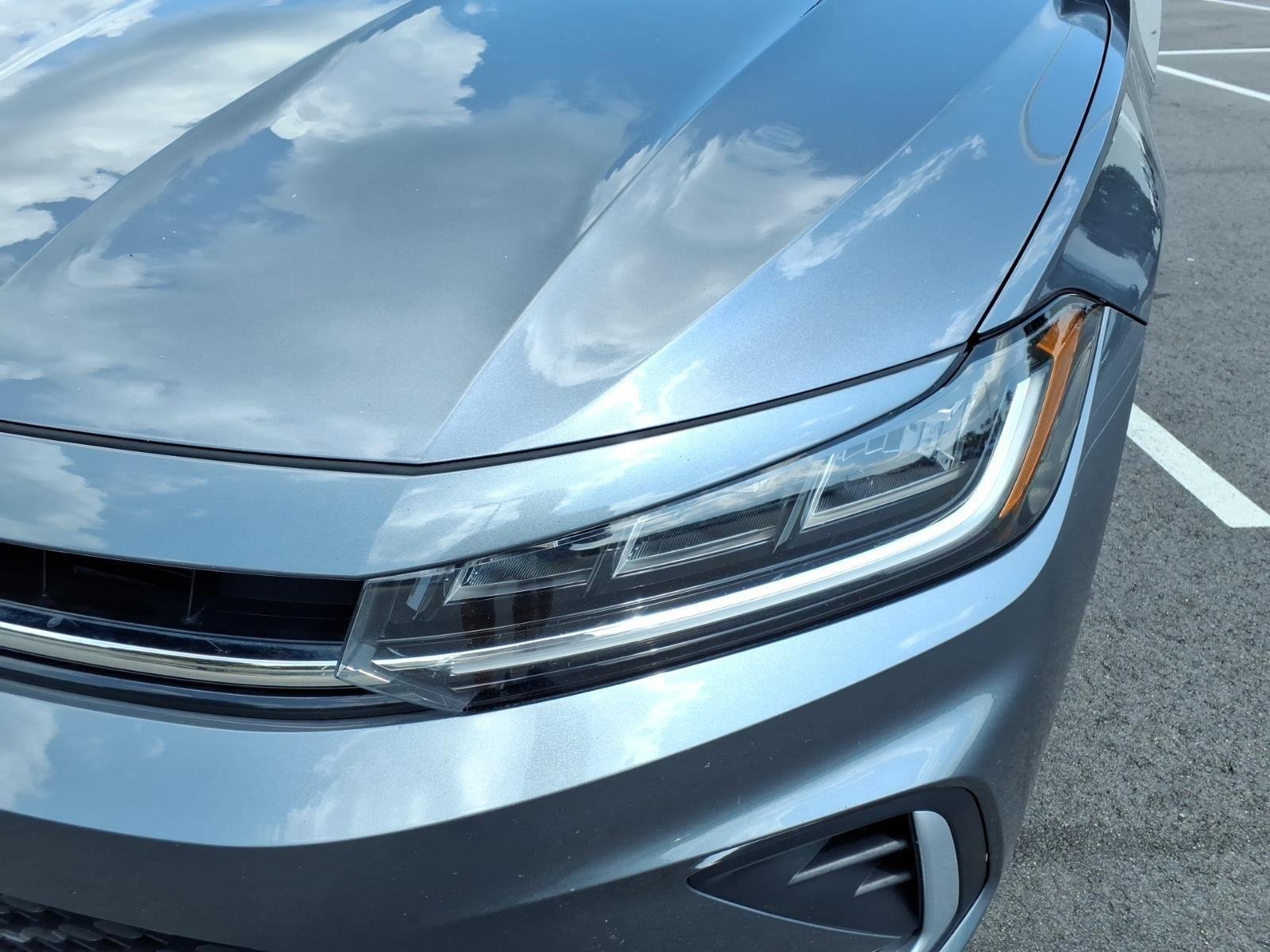 Used 2025  Volkswagen SE image 16