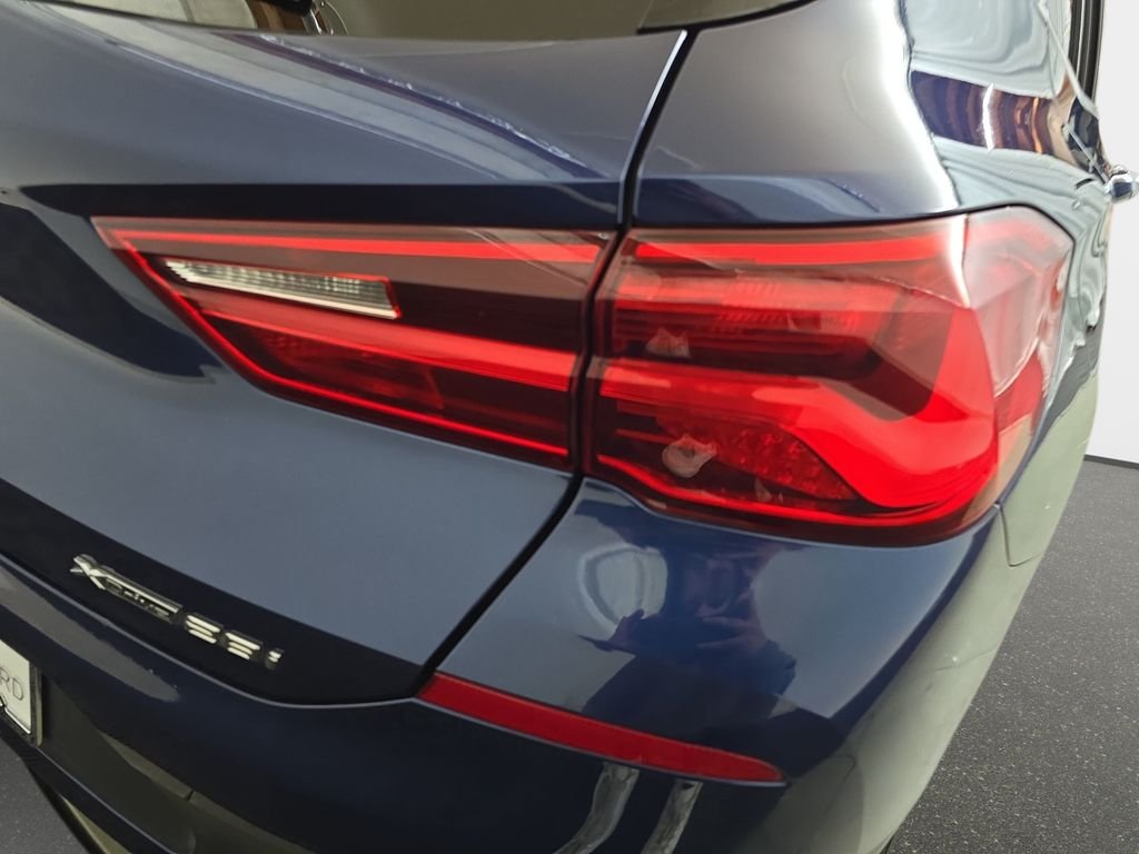 Used 2018 Mediterranean Blue Metallic BMW xDrive28i image 30