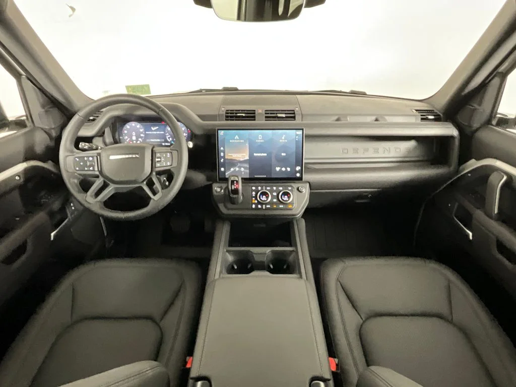 New 2026 Borasco Grey Metallic Land Rover X-Dynamic SE image 4