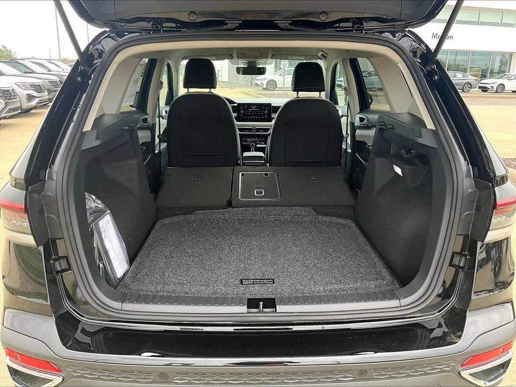 New 2026 Black Volkswagen 1.5T SE image 13