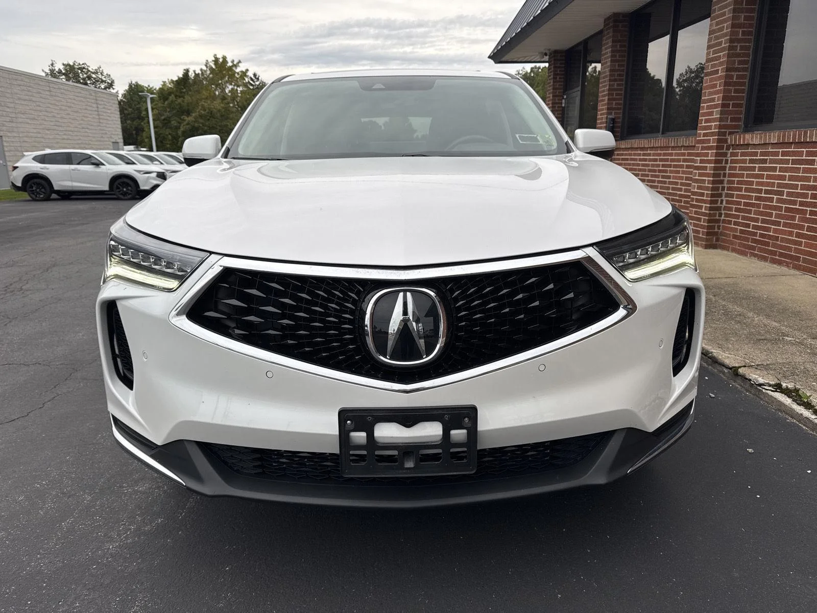 Used 2023 Platinum White Pearl Acura SH-AWD w/Tech image 2