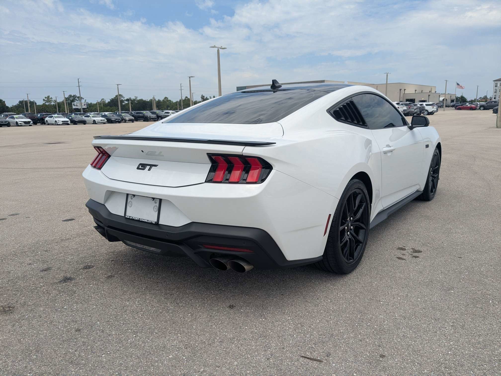 Used 2025 Oxford White Ford GT Premium image 5