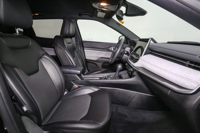 Used 2023 Black Jeep Latitude image 18