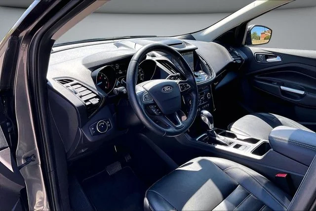 Used 2018 Magnetic Metallic Ford Titanium image 17