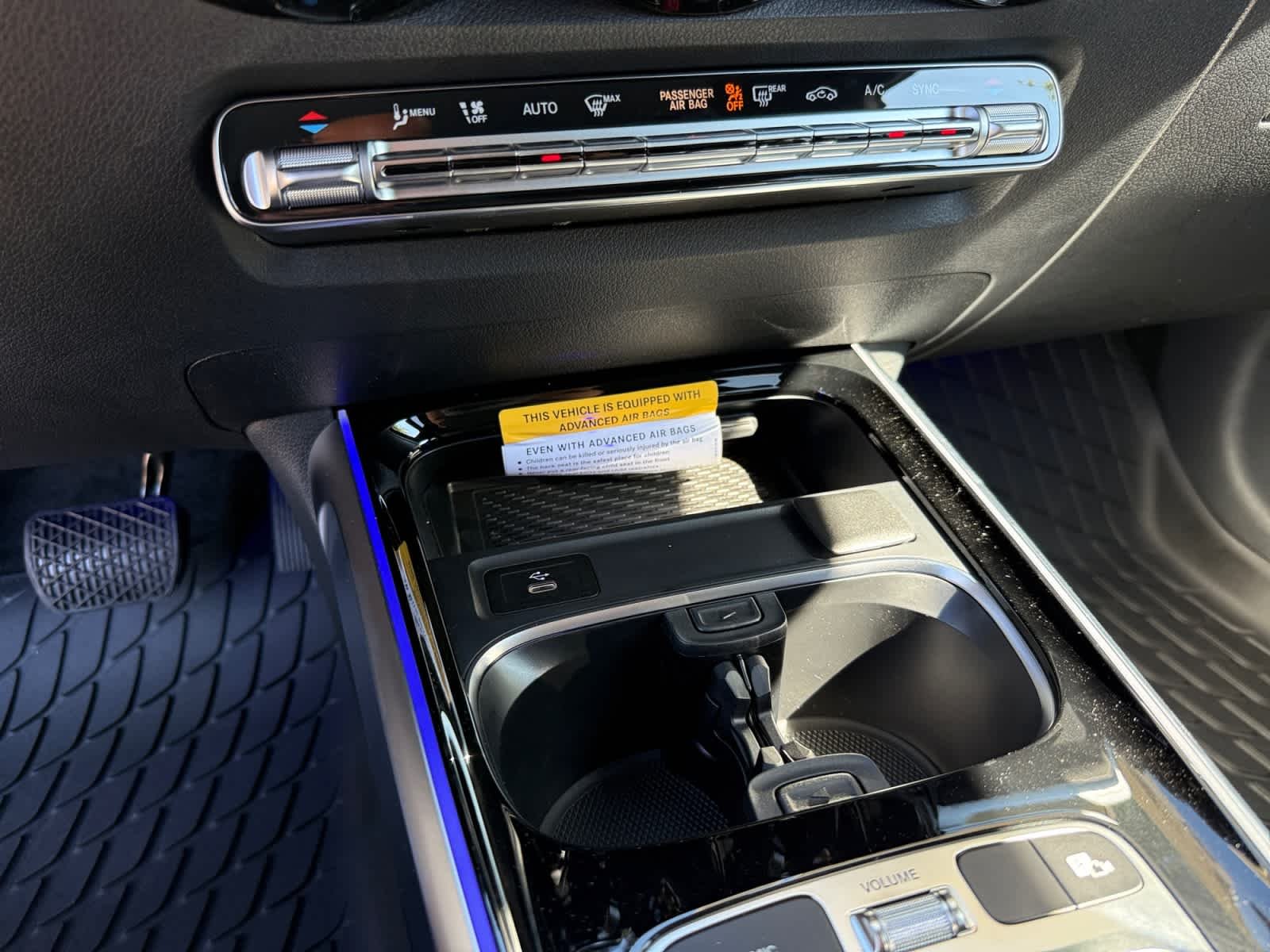New 2026 Polar White Mercedes-Benz GLB 250 image 21