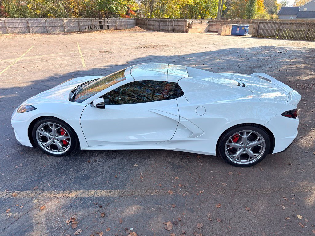 Used 2021 White Chevrolet Stingray image 15