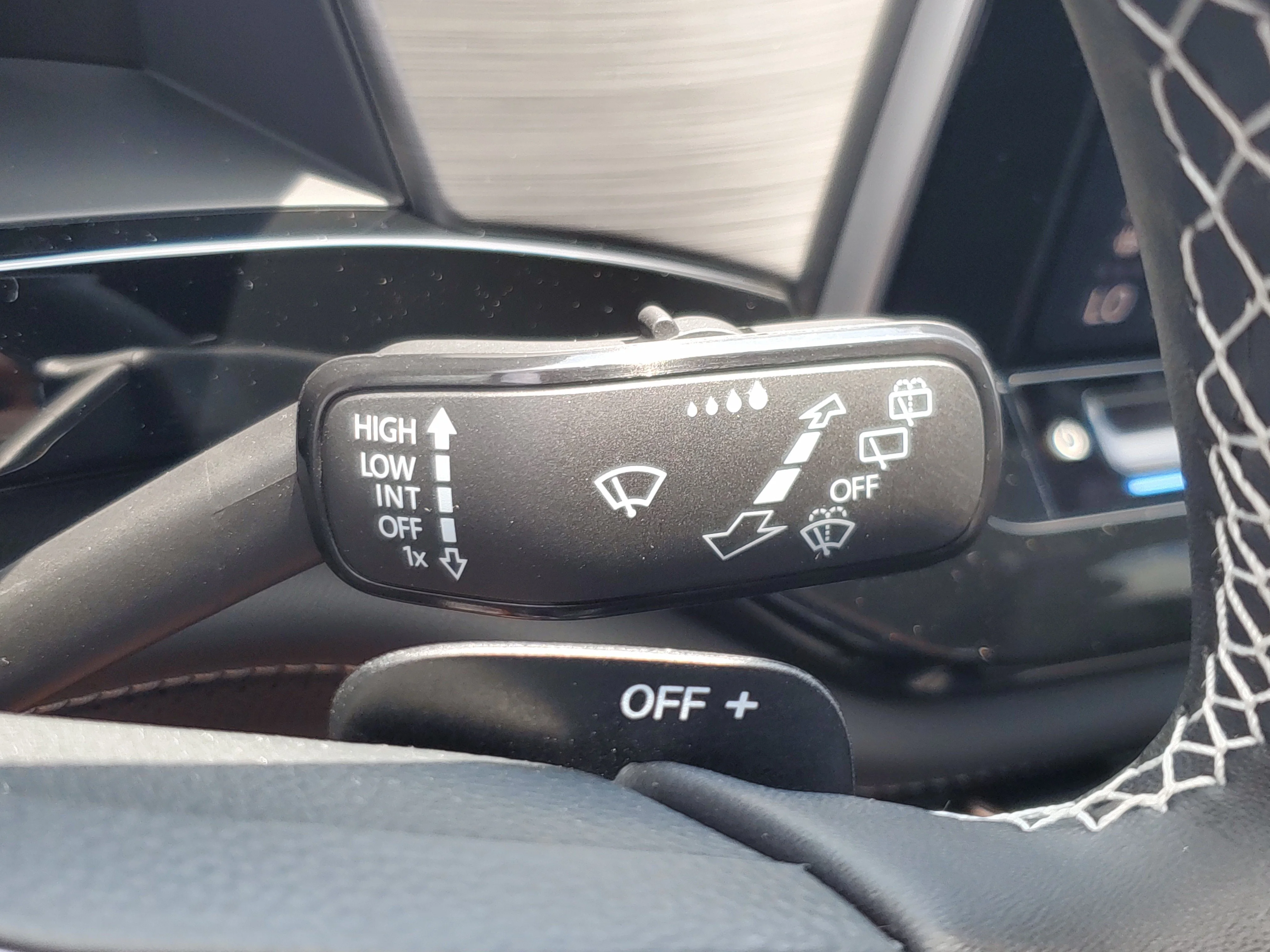 New 2026 Black Volkswagen 2.0T SE w/Technology image 31