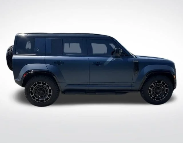 Certified Used 2026 Blue Land Rover OCTA image 9