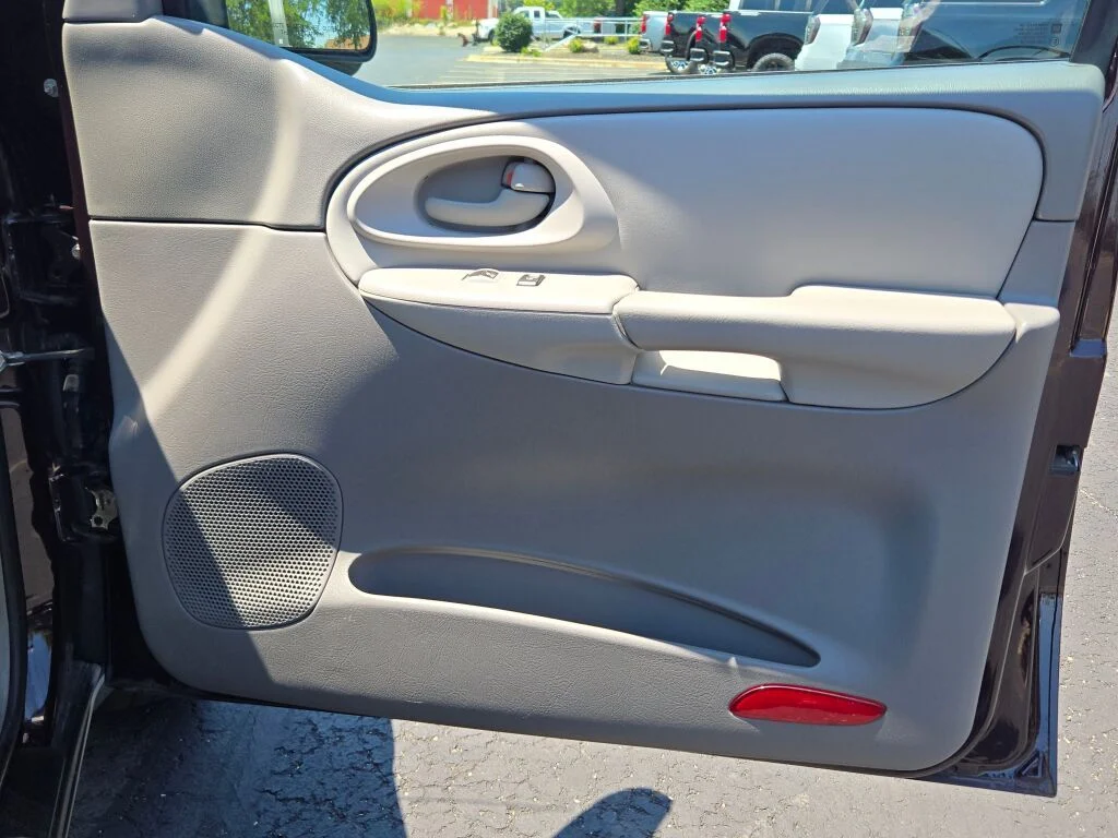 Used 2008 Red Chevrolet LS image 8