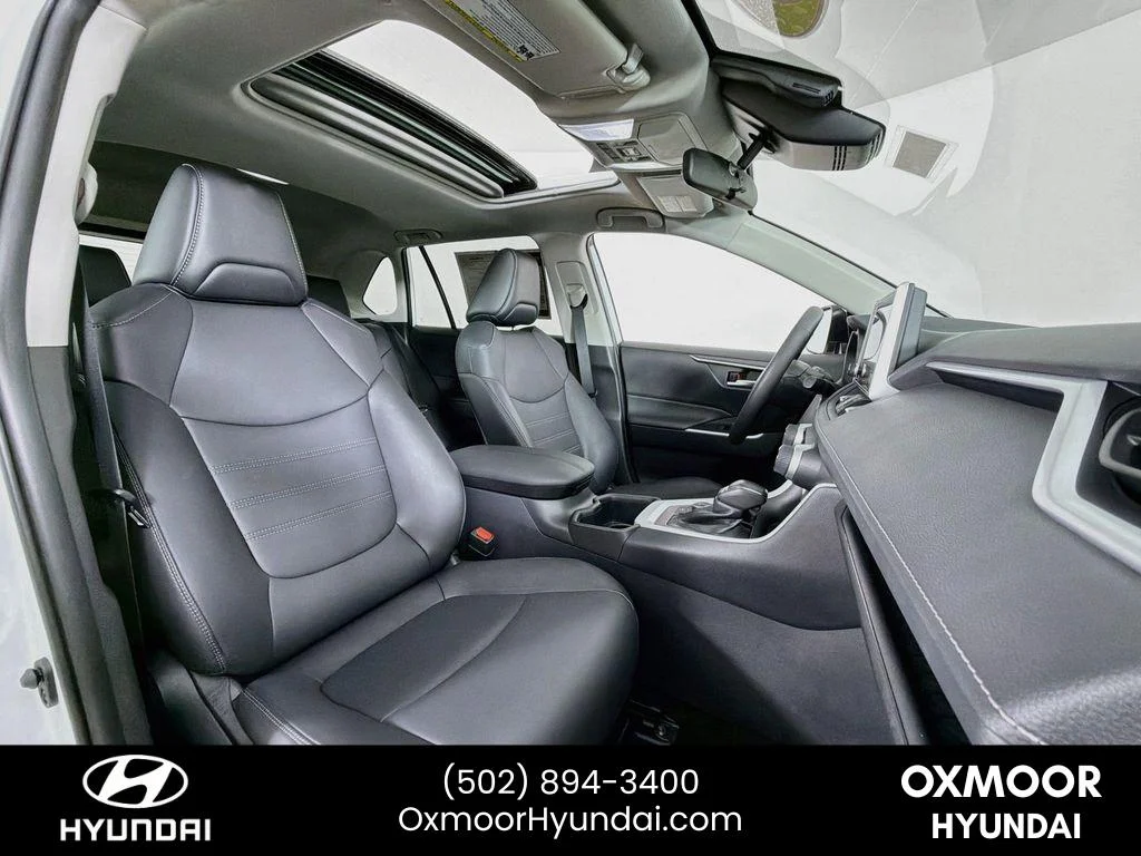 Used 2025 Wind Chill Pearl Toyota Hybrid XLE Premium image 29