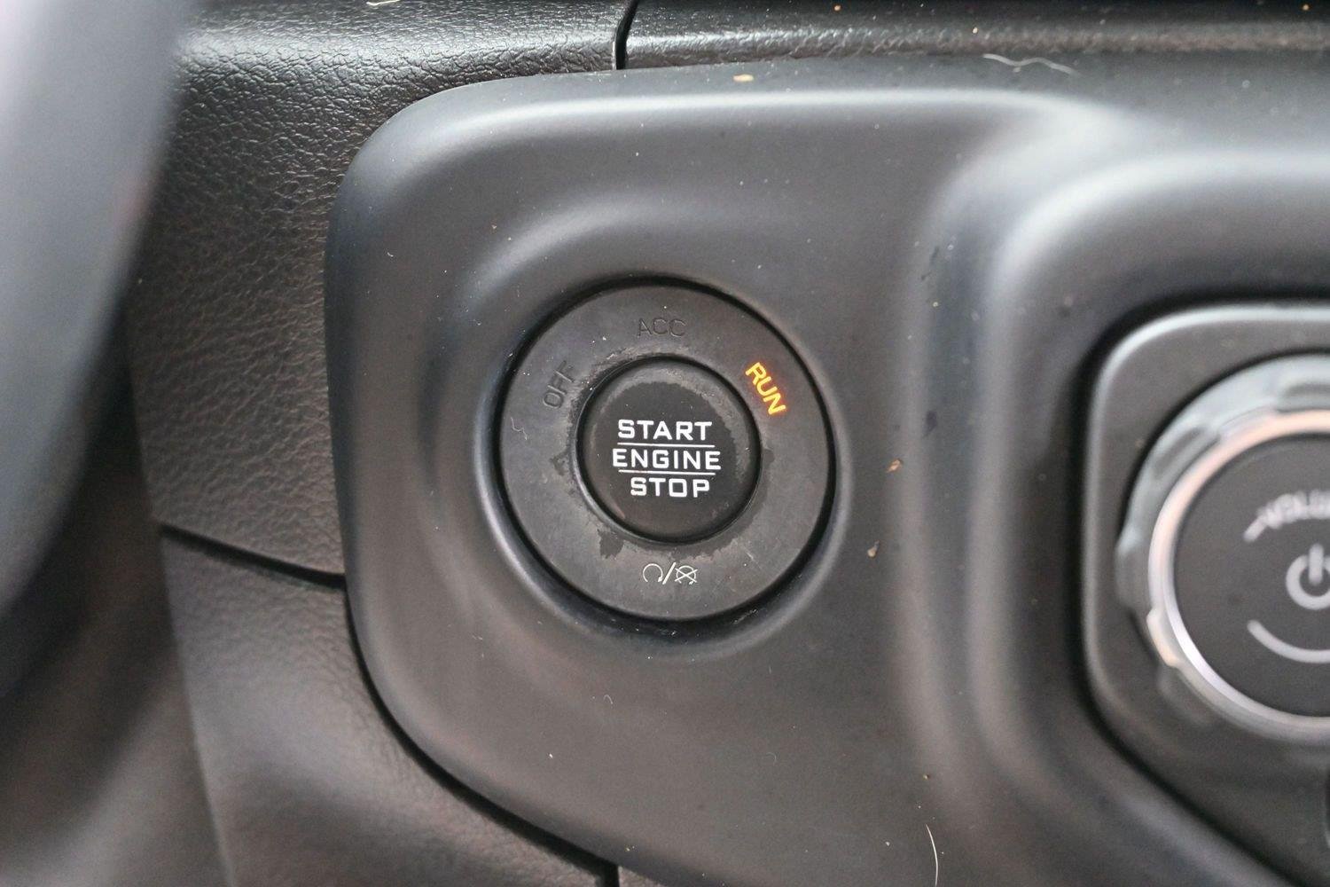 Used 2019 Bright White Clearcoat Jeep Sahara image 23
