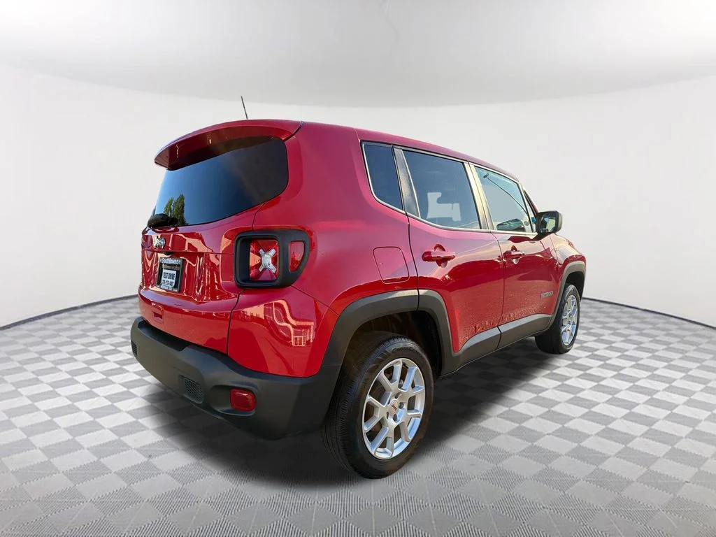 Used 2023 Red Jeep Latitude image 5