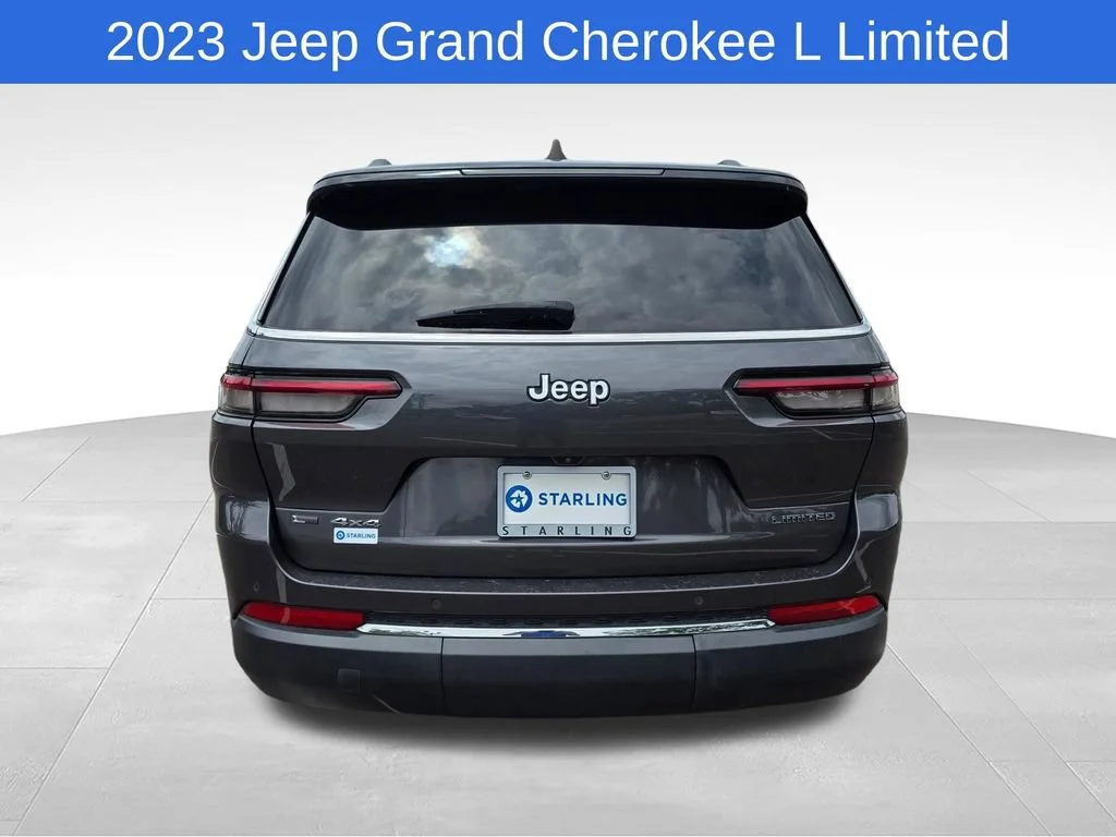 Used 2023  Jeep Limited image 8