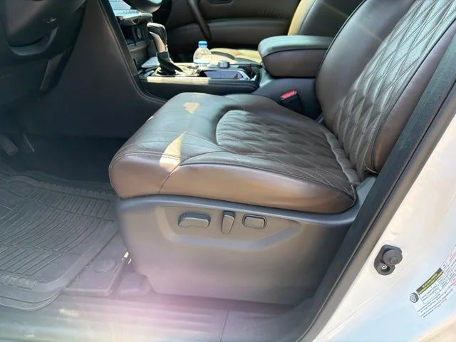 Used 2023 White Nissan Platinum image 9