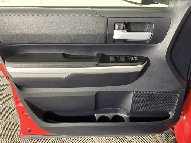 Used 2014 Red Toyota SR5 image 11