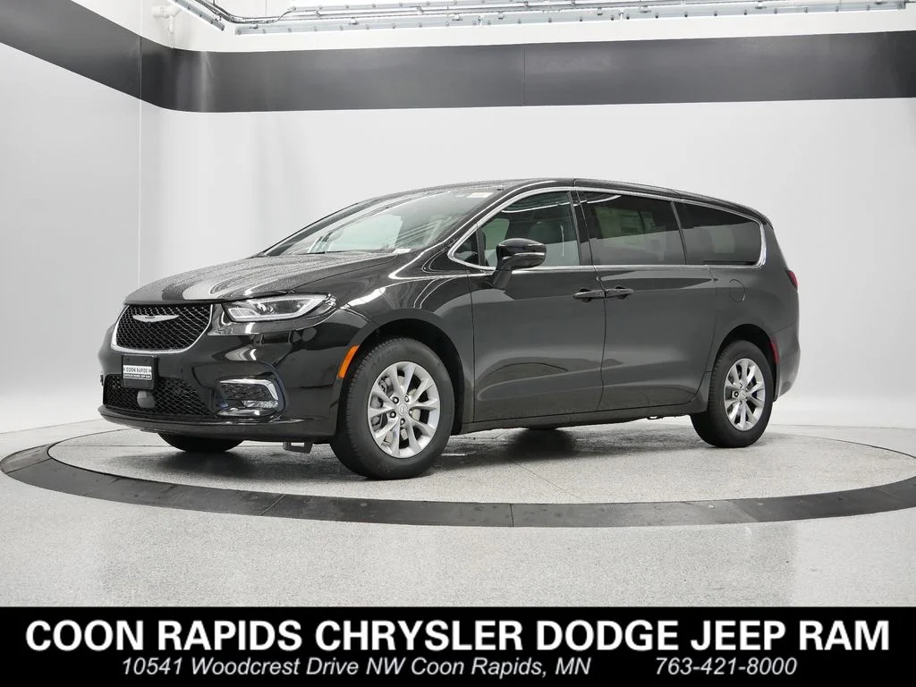 2026 Chrysler Pacifica Select AWD's photo