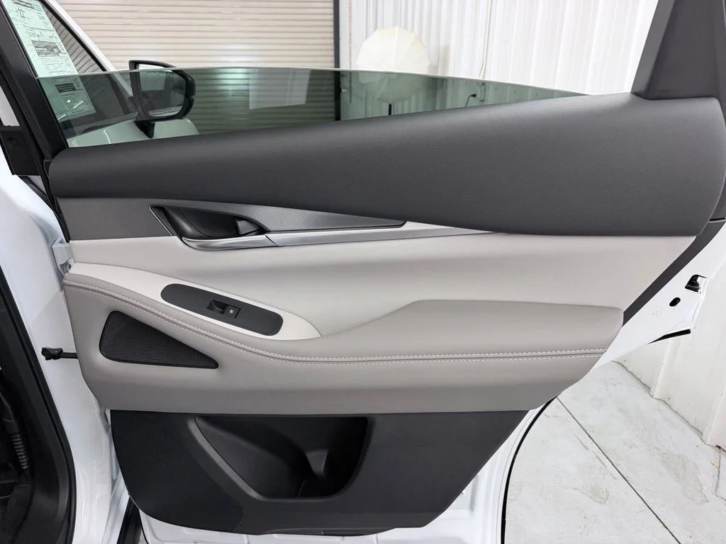 New 2027 RADIANT WHITE INFINITI Luxe AWD image 40