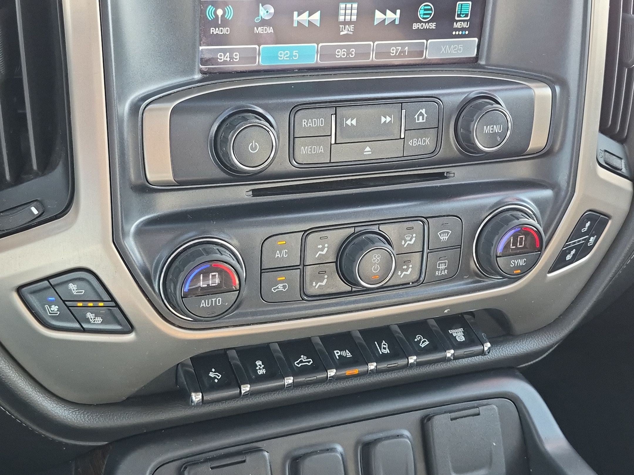 Used 2019 White Frost Tricoat GMC Denali image 20