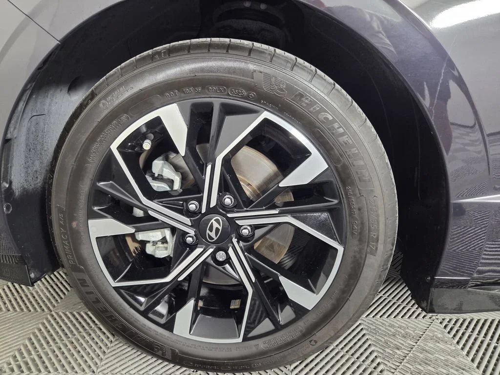 Used 2024 Carbon Blue Hyundai SEL image 7