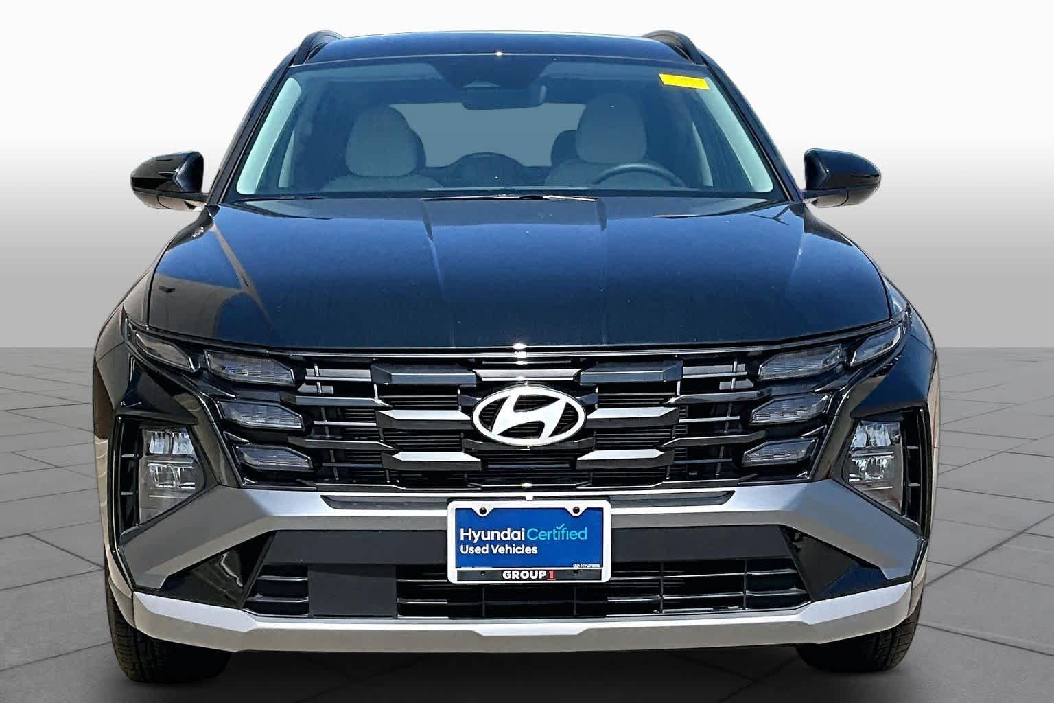 Used 2025 Phantom Black Hyundai SEL image 4