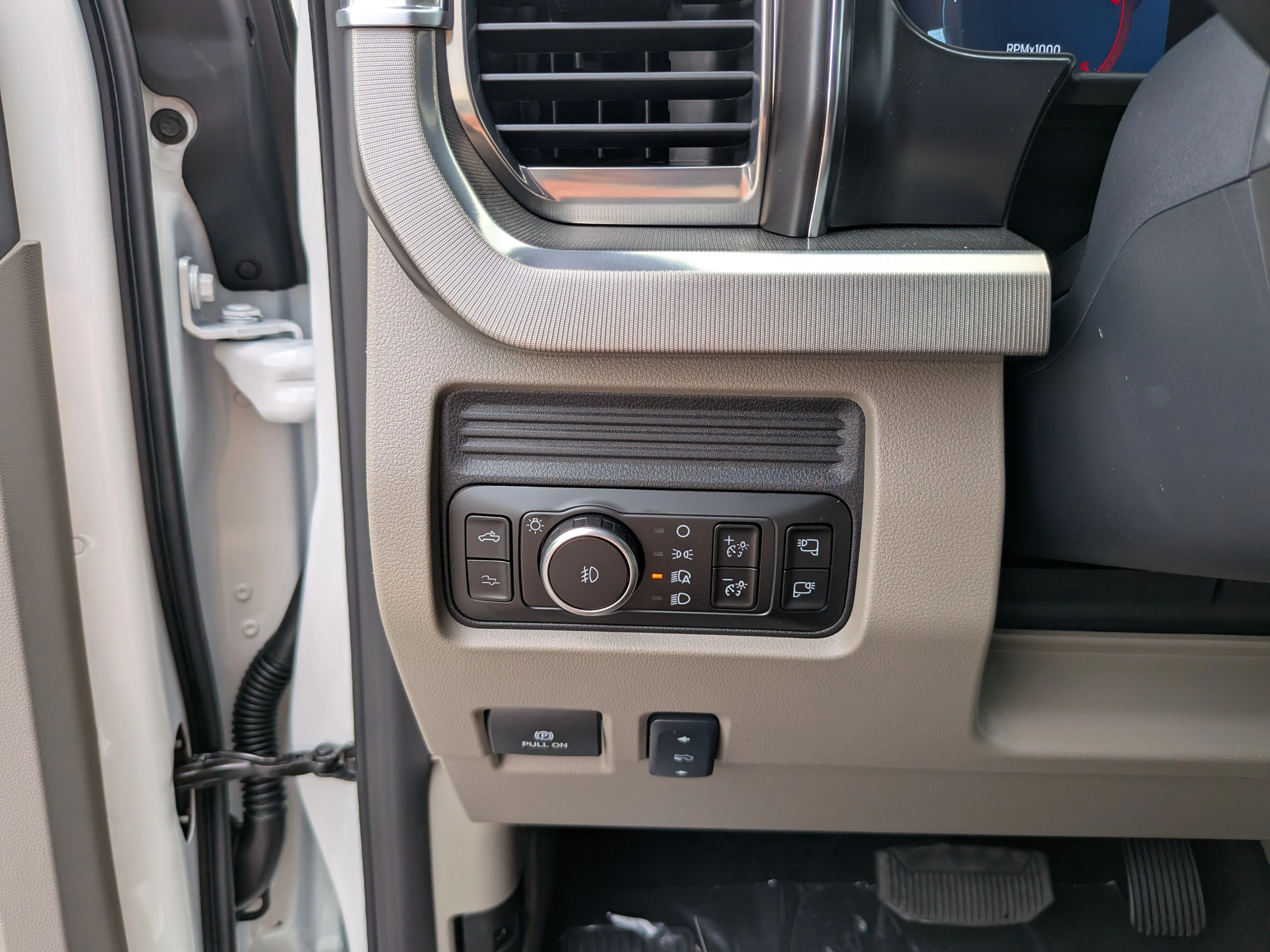 New 2026 Star White Metallic Tri-Coat Ford F-250® Platinum® image 28
