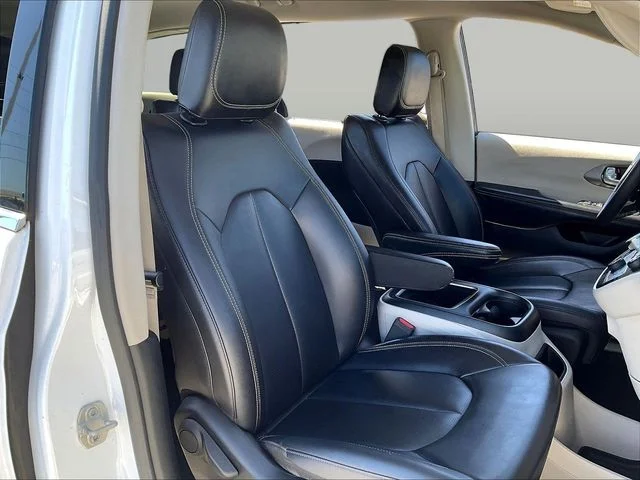 Used 2024 White Chrysler Touring L image 30