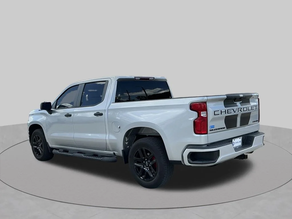 Used 2022 Silver Chevrolet Custom image 5