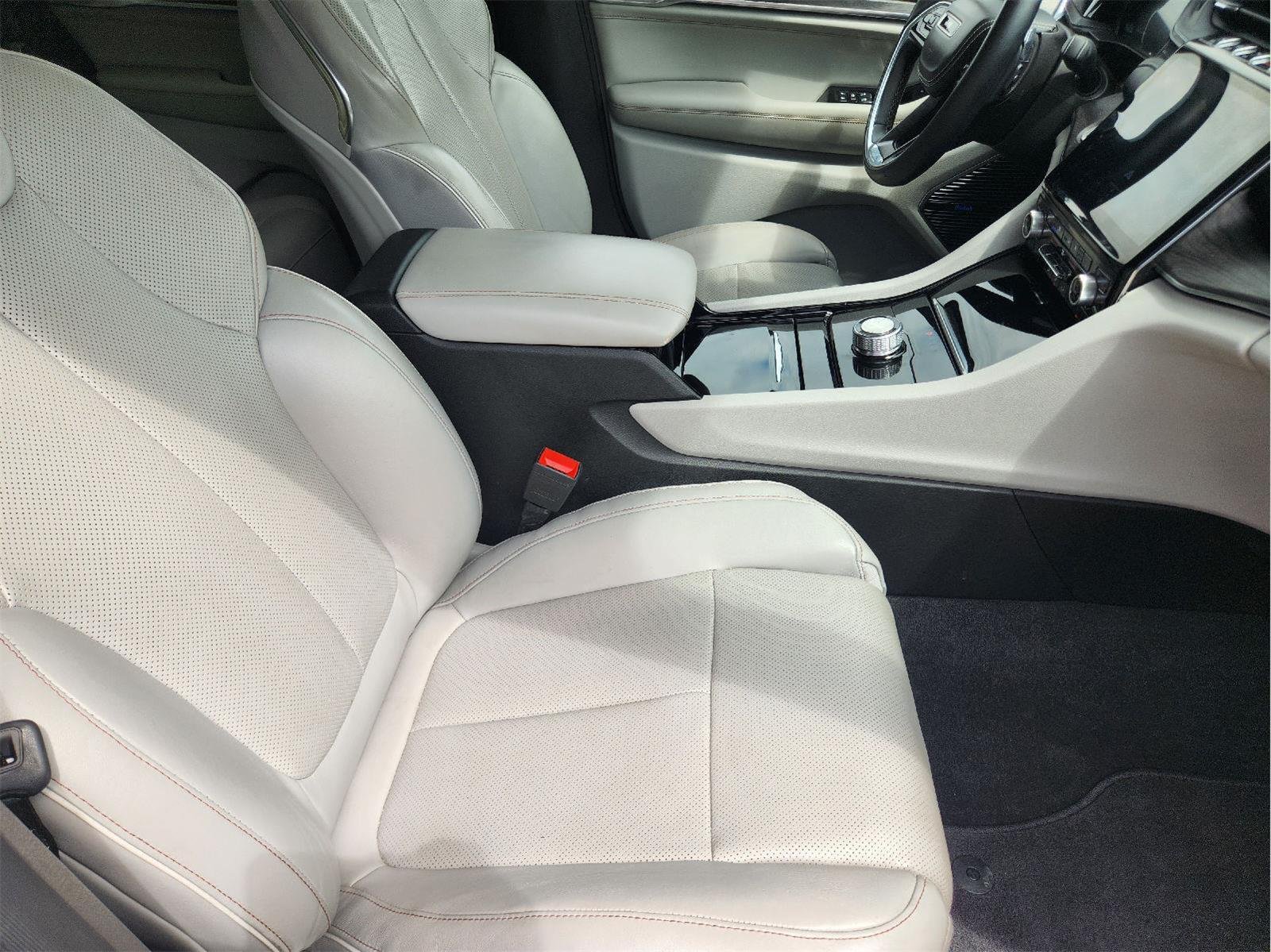 Used 2022 Bright White Clearcoat Jeep Overland image 14