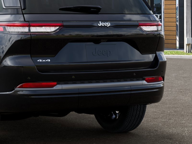 New 2026 Diamond Black Crystal Pearlcoat Jeep Limited Reserve image 13