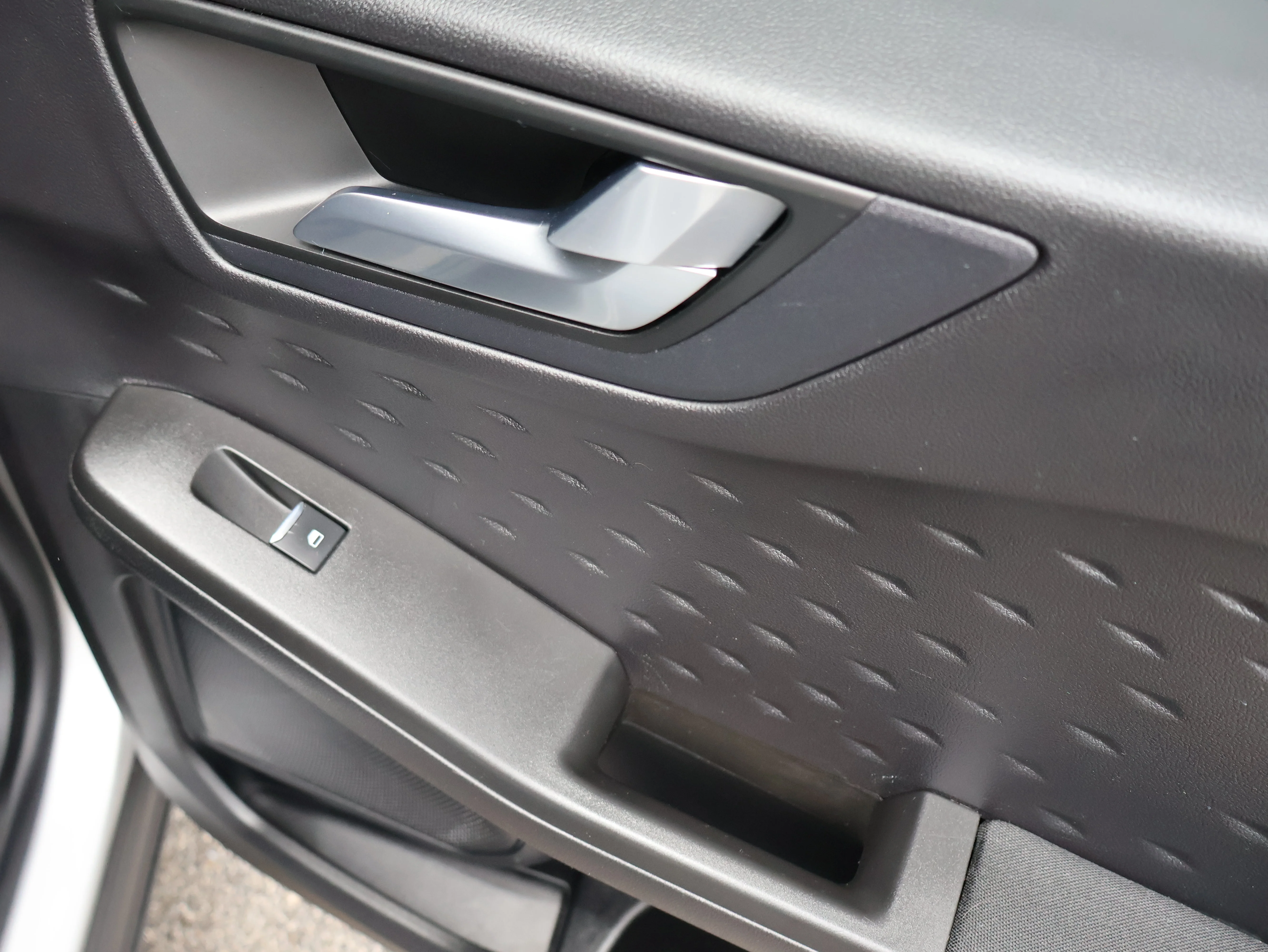 Used 2020 Ingot Silver Metallic Ford SE image 12